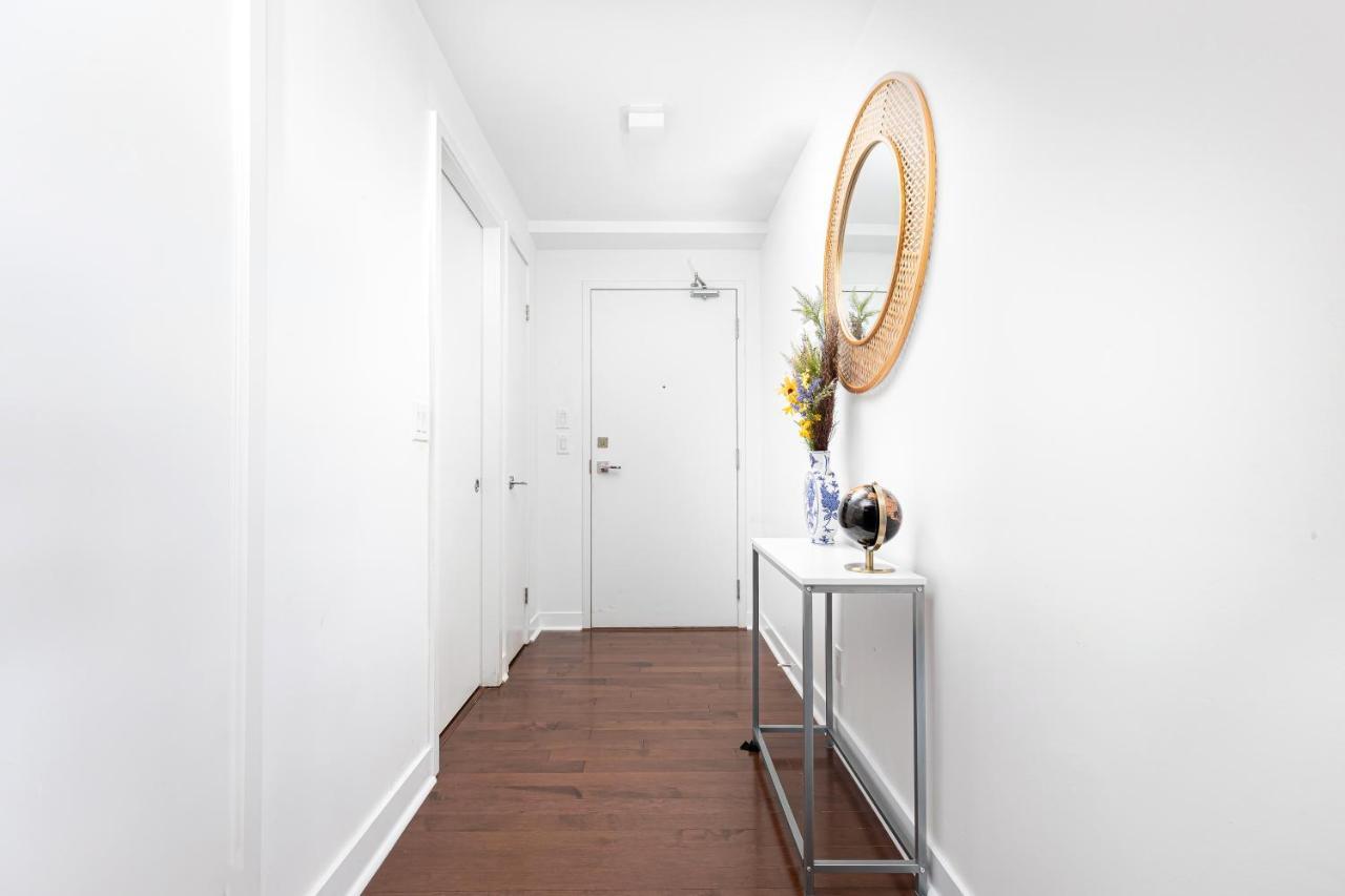 Downtown Toronto Condo Mins From Scotiabank Arena, Tiff, Cn Tower, Union, Mtcc Exterior photo