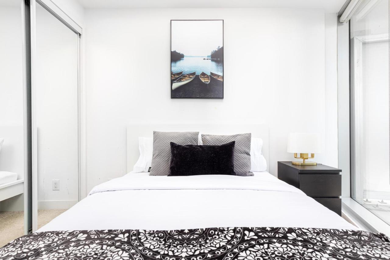 Downtown Toronto Condo Mins From Scotiabank Arena, Tiff, Cn Tower, Union, Mtcc Exterior photo