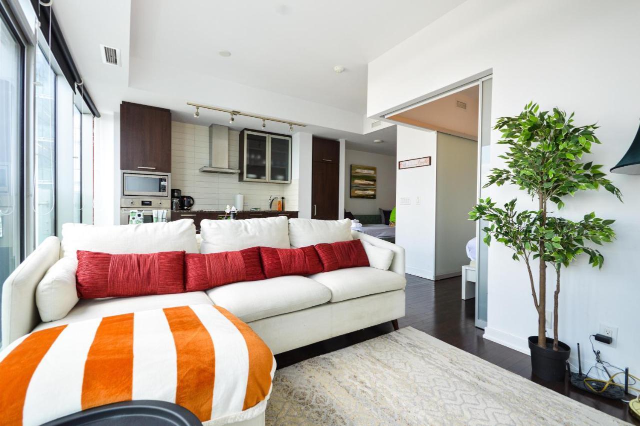 Downtown Toronto Condo Mins From Scotiabank Arena, Tiff, Cn Tower, Union, Mtcc Exterior photo