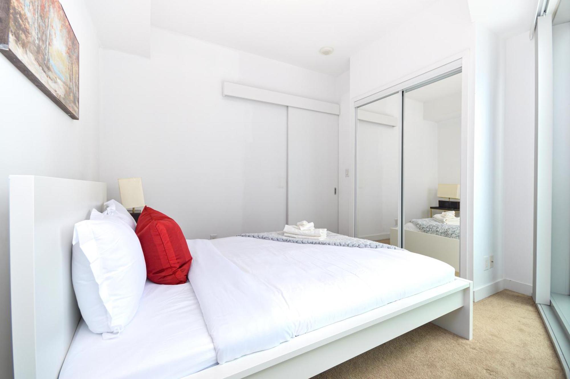 Downtown Toronto Condo Mins From Scotiabank Arena, Tiff, Cn Tower, Union, Mtcc Exterior photo