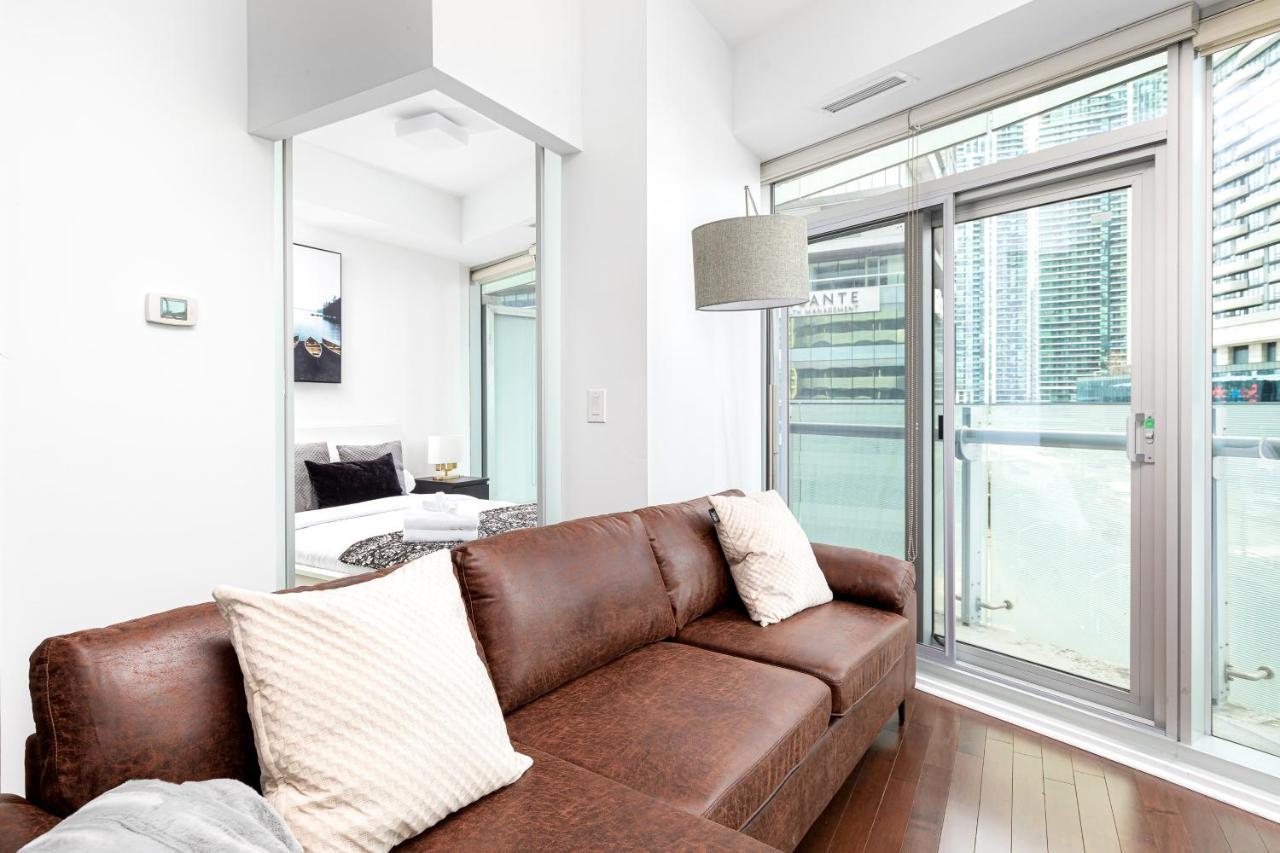 Downtown Toronto Condo Mins From Scotiabank Arena, Tiff, Cn Tower, Union, Mtcc Exterior photo