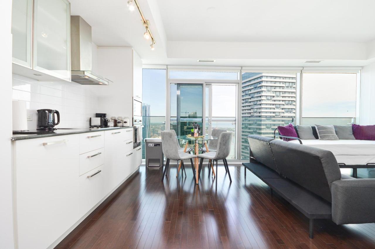 Downtown Toronto Condo Mins From Scotiabank Arena, Tiff, Cn Tower, Union, Mtcc Exterior photo